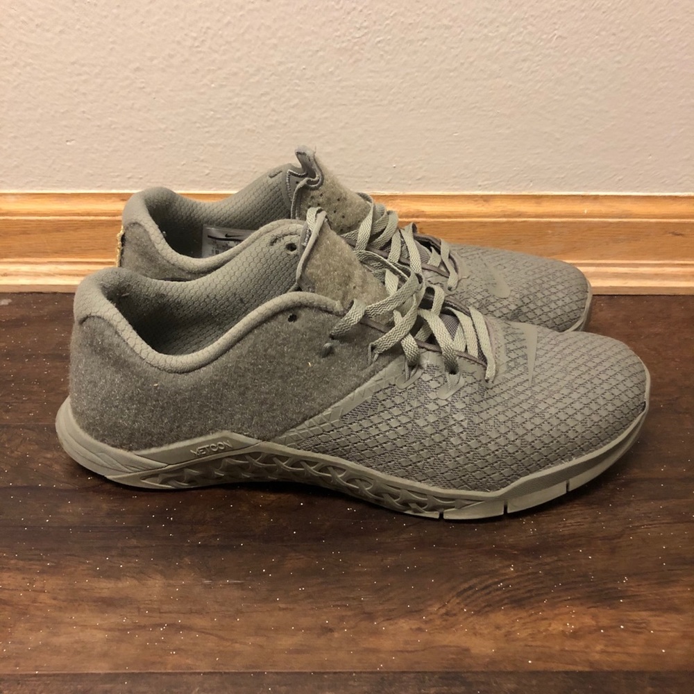 Nike Metcons gray sz 10